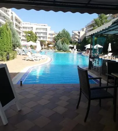 Grand Kamelia Апартаменти *